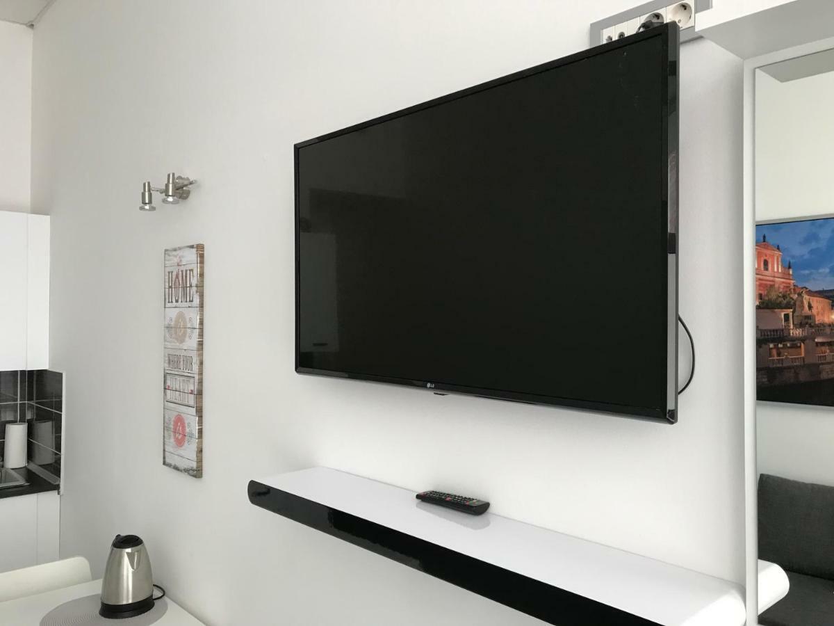 Viktor Apartment Ljubljana Bagian luar foto